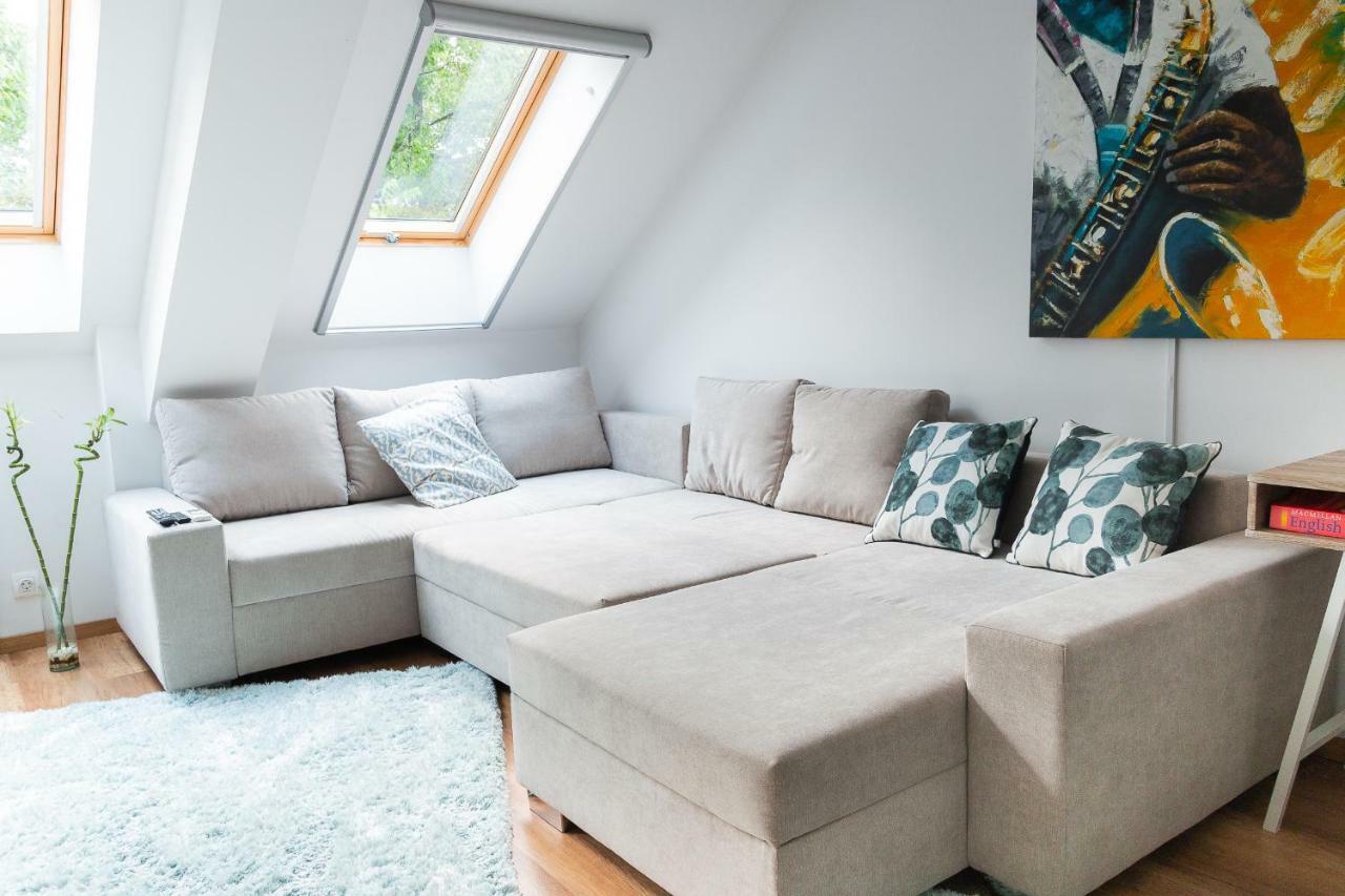 Cozy Flat In The Heart Of The City Oradea Bagian luar foto