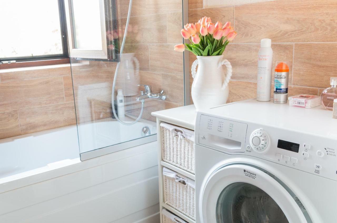 Cozy Flat In The Heart Of The City Oradea Bagian luar foto