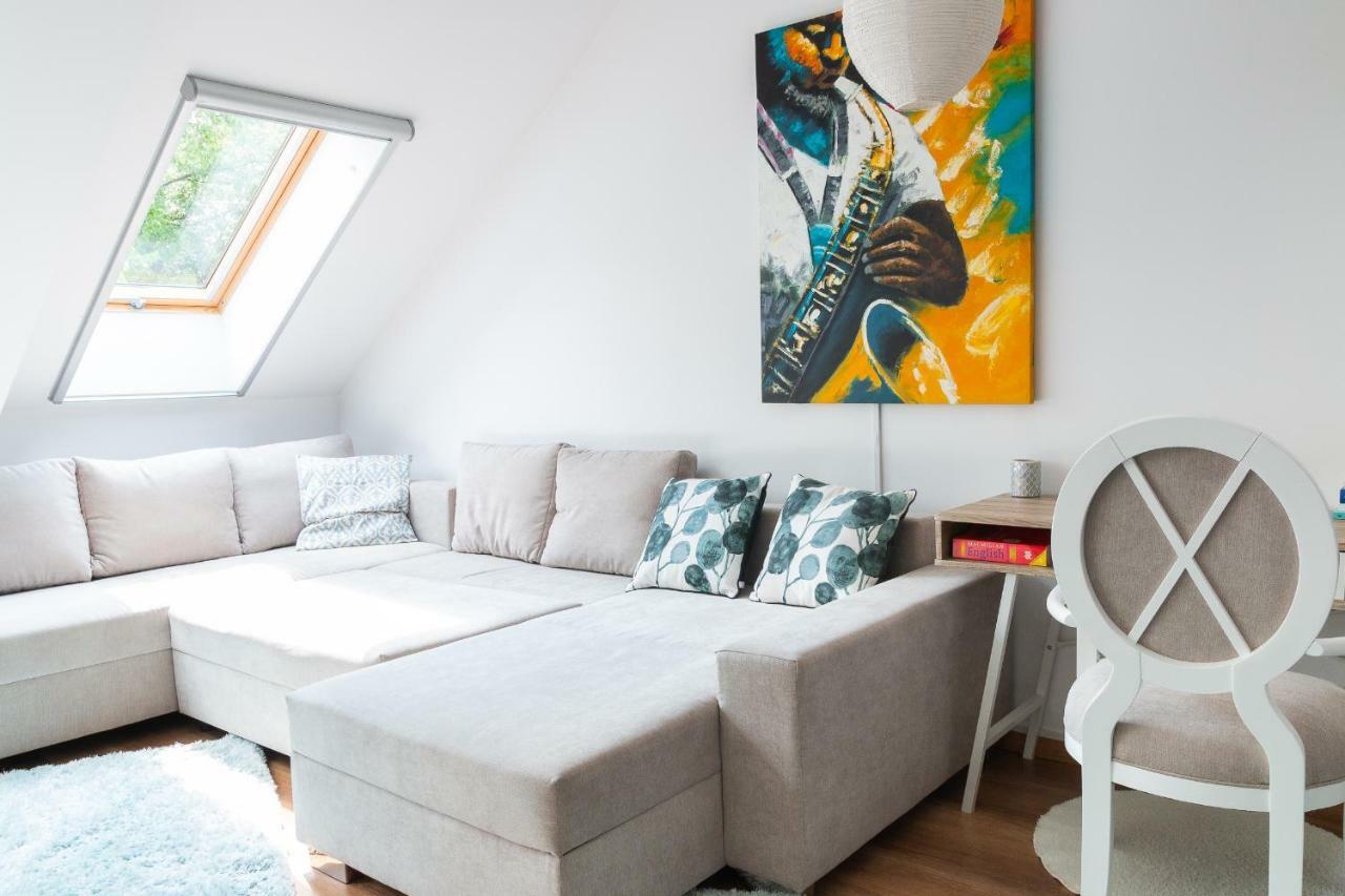 Cozy Flat In The Heart Of The City Oradea Bagian luar foto