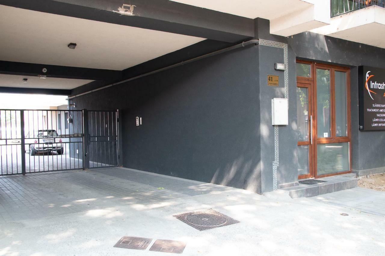 Cozy Flat In The Heart Of The City Oradea Bagian luar foto