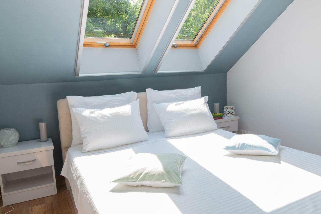 Cozy Flat In The Heart Of The City Oradea Bagian luar foto